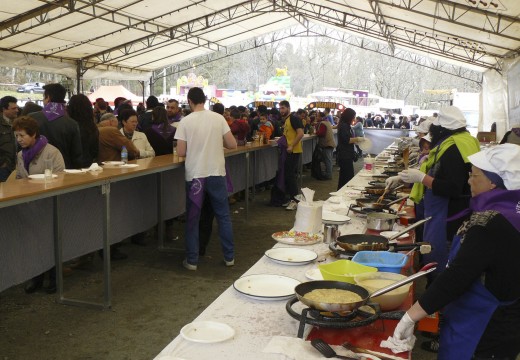 A XI Festa da Merenda de Aiazo (Frades) repartirá de balde un milleiro de tortillas de masa o domingo 20 de marzo